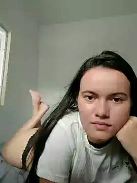 Snapshot of camillebr chatting on January 3, 3:55 pm camillebr online show from January 3, 3:55 pm