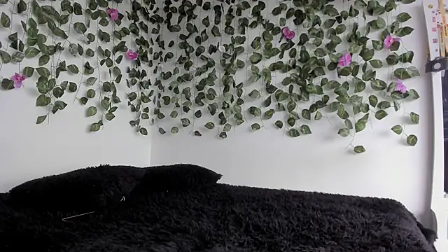 Snapshot of Laurensmith9 chatting on April 8, 1:33 pm Laurensmith9 online show from April 8, 1:33 pm