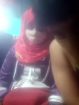 Snapshot of YourHotRandi chatting on January 10, 4:53 pm YourHotRandi online show from January 10, 4:53 pm