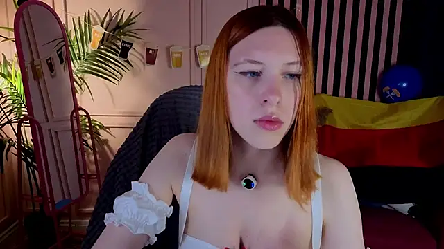 Snapshot of Mikka_Blush chatting on September 29, 10:36 pm Mikka Blush online show from September 29, 10:36 pm