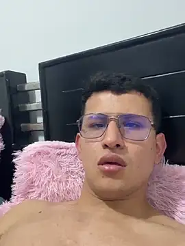 jonatanl31 online show from May 23, 9:41 pm