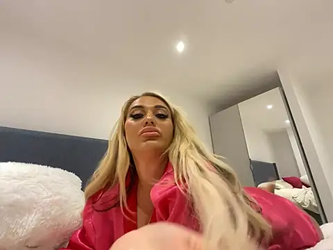 TastyTiffanyy online show from March 5, 11:05 pm