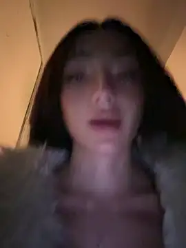 Maddy Jones online show from January 28, 6:07 pm