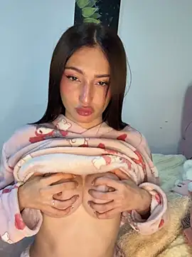 Maddy Jones online show from February 9, 10:00 pm