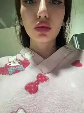 Maddy Jones online show from February 15, 4:25 am