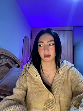 Maddy Jones online show from December 15, 1:21 am