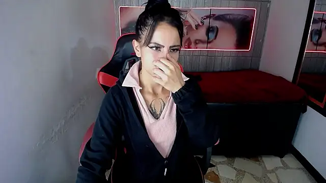 Anniee x online show from December 20, 1:07 pm