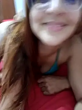 Snapshot of AliceRuivinha2 chatting on April 4, 12:42 am AliceRuivinha2 online show from April 4, 12:42 am