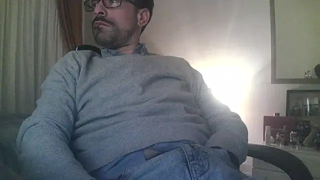 Snapshot of Patrickhound chatting on January 28, 1:18 am Patrickhound online show from January 28, 1:18 am