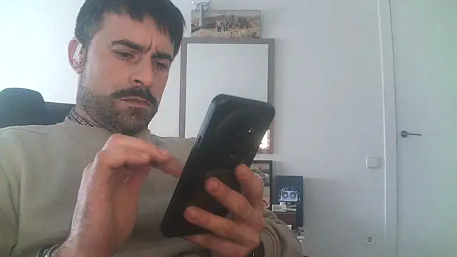 Snapshot of Patrickhound chatting on January 31, 2:49 pm Patrickhound online show from January 31, 2:49 pm