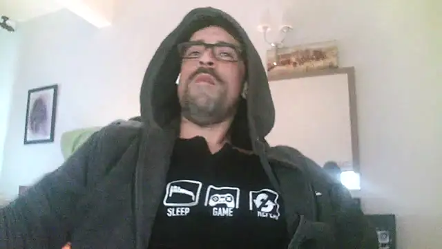 Snapshot of Patrickhound chatting on February 5, 4:58 pm Patrickhound online show from February 5, 4:58 pm