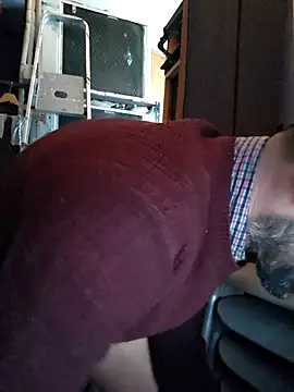 Snapshot of Patrickhound chatting on February 6, 3:37 pm Patrickhound online show from February 6, 3:37 pm