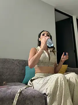 Samantha bigboobs online show from June 27, 11:59 am
