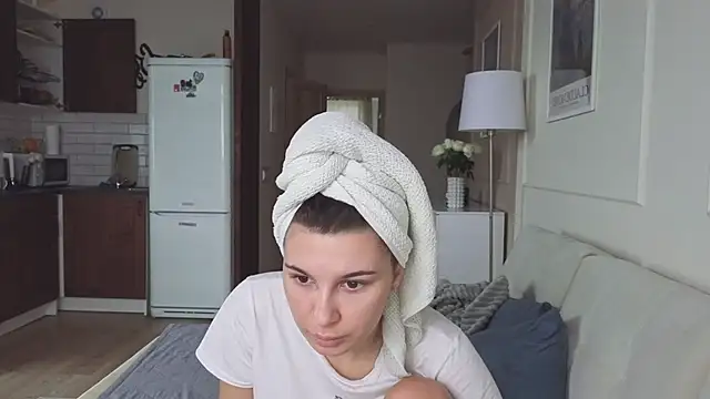 KristineEsme online show from October 30, 4:47 am