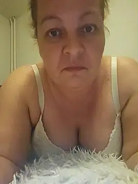 Snapshot of RyleeSherry chatting on February 14, 6:19 pm RyleeSherry online show from February 14, 6:19 pm