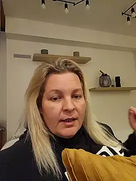 Snapshot of RyleeSherry chatting on February 24, 11:10 am RyleeSherry online show from February 24, 11:10 am
