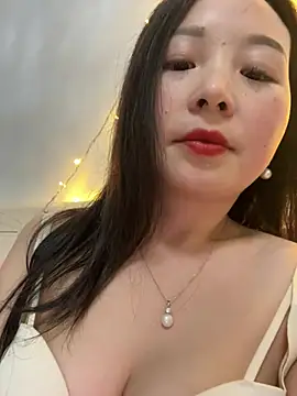 Snapshot of SSSniang- chatting on February 8, 12:17 pm SSSniang- online show from February 8, 12:17 pm