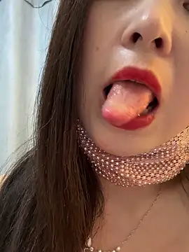 Snapshot of SSSniang- chatting on March 3, 1:09 pm SSSniang- online show from March 3, 1:09 pm