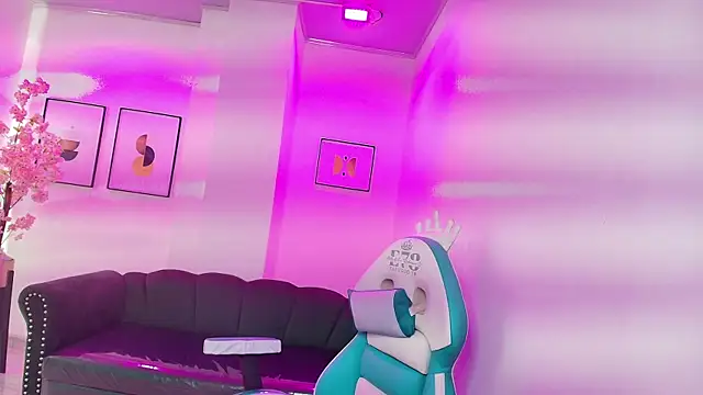 Snapshot of Arianna_sweeet chatting on February 5, 3:44 am Arianna sweeet online show from February 5, 3:44 am