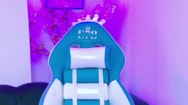 Snapshot of Arianna_sweeet chatting on March 22, 3:43 am Arianna sweeet online show from March 22, 3:43 am