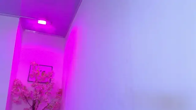 Snapshot of Arianna_sweeet chatting on March 29, 3:45 pm Arianna sweeet online show from March 29, 3:45 pm