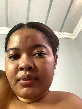 Snapshot of sexytinashe21 chatting on November 13, 8:35 am sexytinashe21 online show from November 13, 8:35 am