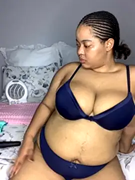 Snapshot of sexytinashe21 chatting on November 27, 8:00 pm sexytinashe21 online show from November 27, 8:00 pm