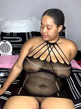 Snapshot of sexytinashe21 chatting on December 16, 7:41 pm sexytinashe21 online show from December 16, 7:41 pm