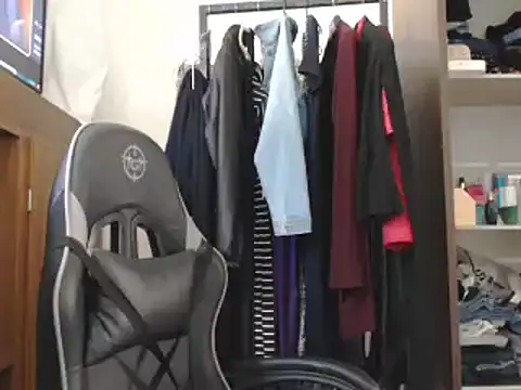 Snapshot of loirascorpio chatting on January 16, 5:33 pm loirascorpio online show from January 16, 5:33 pm