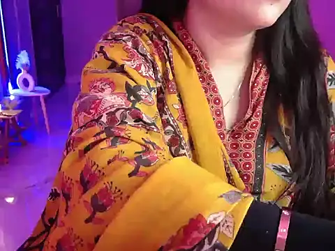 Snapshot of Mitikaa chatting on September 23, 2:31 pm Mitikaa online show from September 23, 2:31 pm