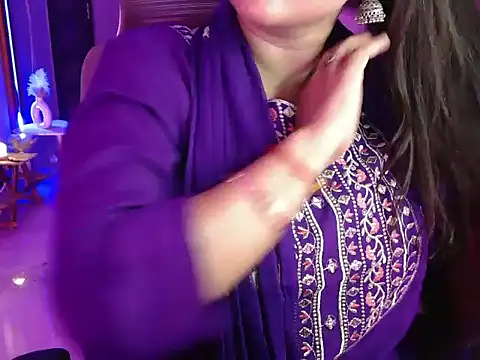 Snapshot of Mitikaa chatting on September 24, 2:53 pm Mitikaa online show from September 24, 2:53 pm