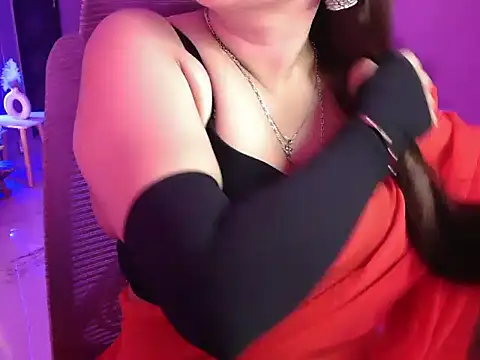 Snapshot of Mitikaa chatting on October 7, 2:25 pm Mitikaa online show from October 7, 2:25 pm