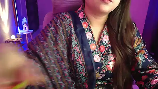 Snapshot of Mitikaa chatting on October 10, 2:27 pm Mitikaa online show from October 10, 2:27 pm