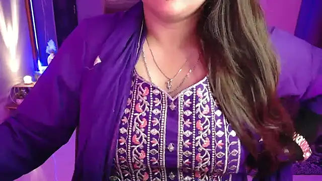 Snapshot of Mitikaa chatting on October 13, 8:09 pm Mitikaa online show from October 13, 8:09 pm