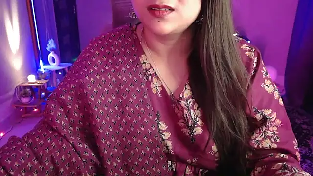 Snapshot of Mitikaa chatting on October 18, 3:13 pm Mitikaa online show from October 18, 3:13 pm