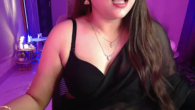 Snapshot of Mitikaa chatting on October 25, 2:13 pm Mitikaa online show from October 25, 2:13 pm