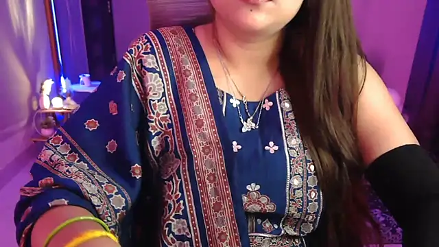 Snapshot of Mitikaa chatting on October 30, 2:51 pm Mitikaa online show from October 30, 2:51 pm