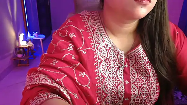 Snapshot of Mitikaa chatting on October 31, 2:18 pm Mitikaa online show from October 31, 2:18 pm