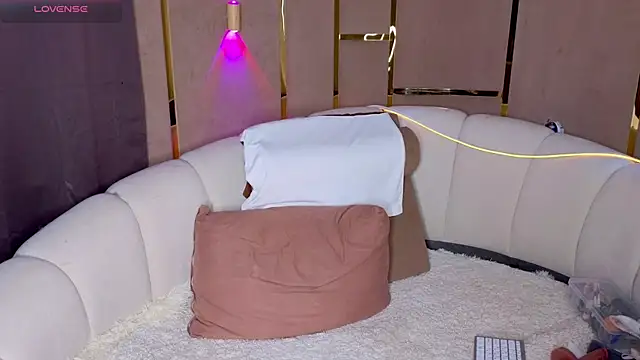 emilytrays online show from May 2, 3:50 pm
