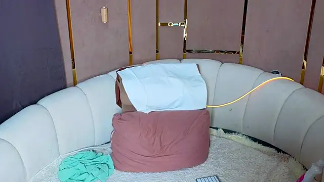 emilytrays online show from May 11, 4:04 pm