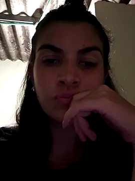 Snapshot of blue_and_whithe chatting on April 3, 12:52 am blue and whithe online show from April 3, 12:52 am