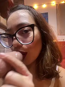 Snapshot of MadameNat chatting on March 14, 6:32 am MadameNat online show from March 14, 6:32 am