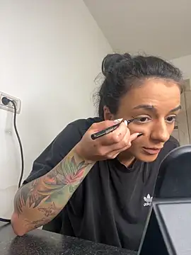 Snapshot of NNNoire chatting on October 26, 8:09 am NNNoire online show from October 26, 8:09 am