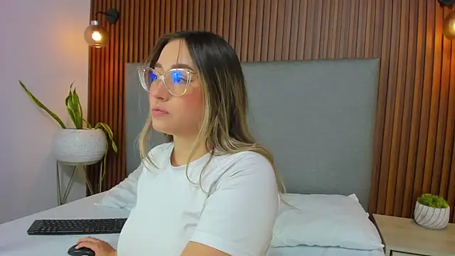 Snapshot of antonella_cutie_ chatting on January 6, 5:06 pm antonella cutie online show from January 6, 5:06 pm