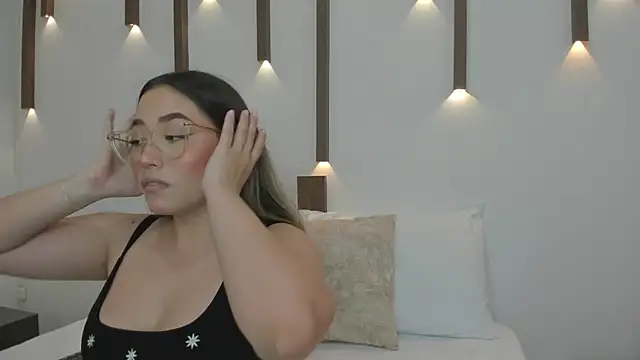 Snapshot of antonella_cutie_ chatting on January 28, 12:00 pm antonella cutie online show from January 28, 12:00 pm