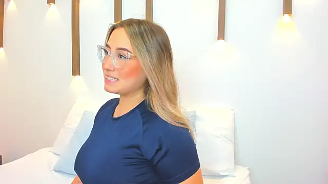 Snapshot of antonella_cutie_ chatting on February 19, 12:11 pm antonella cutie online show from February 19, 12:11 pm