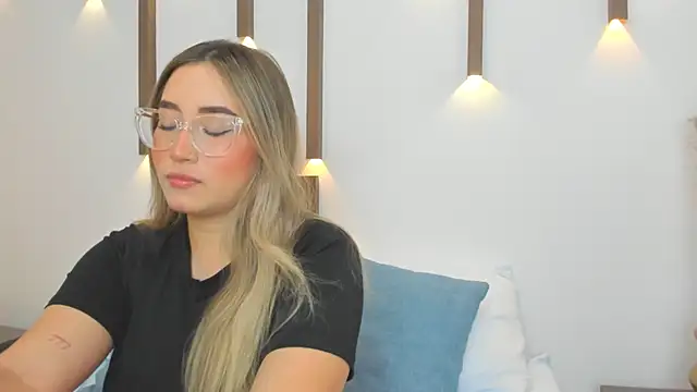 Snapshot of antonella_cutie_ chatting on March 15, 11:51 am antonella cutie online show from March 15, 11:51 am