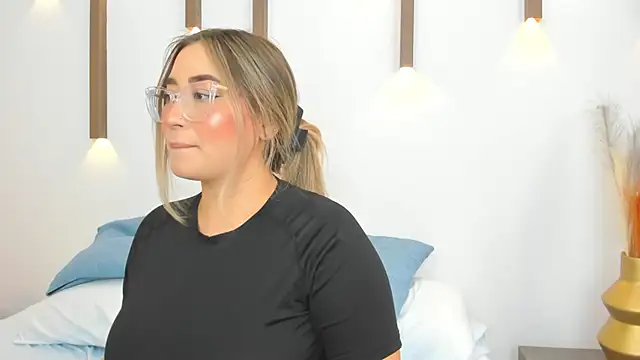 Snapshot of antonella_cutie_ chatting on March 15, 2:55 pm antonella cutie online show from March 15, 2:55 pm