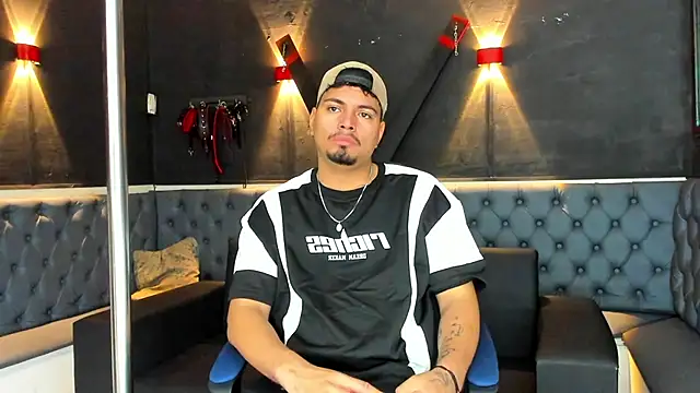 EnriquevillaF online show from October 15, 11:43 am