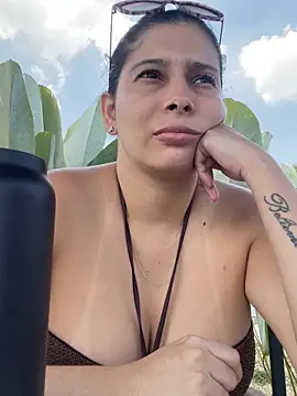 Snapshot of MilaRux chatting on March 22, 5:05 pm MilaRux online show from March 22, 5:05 pm